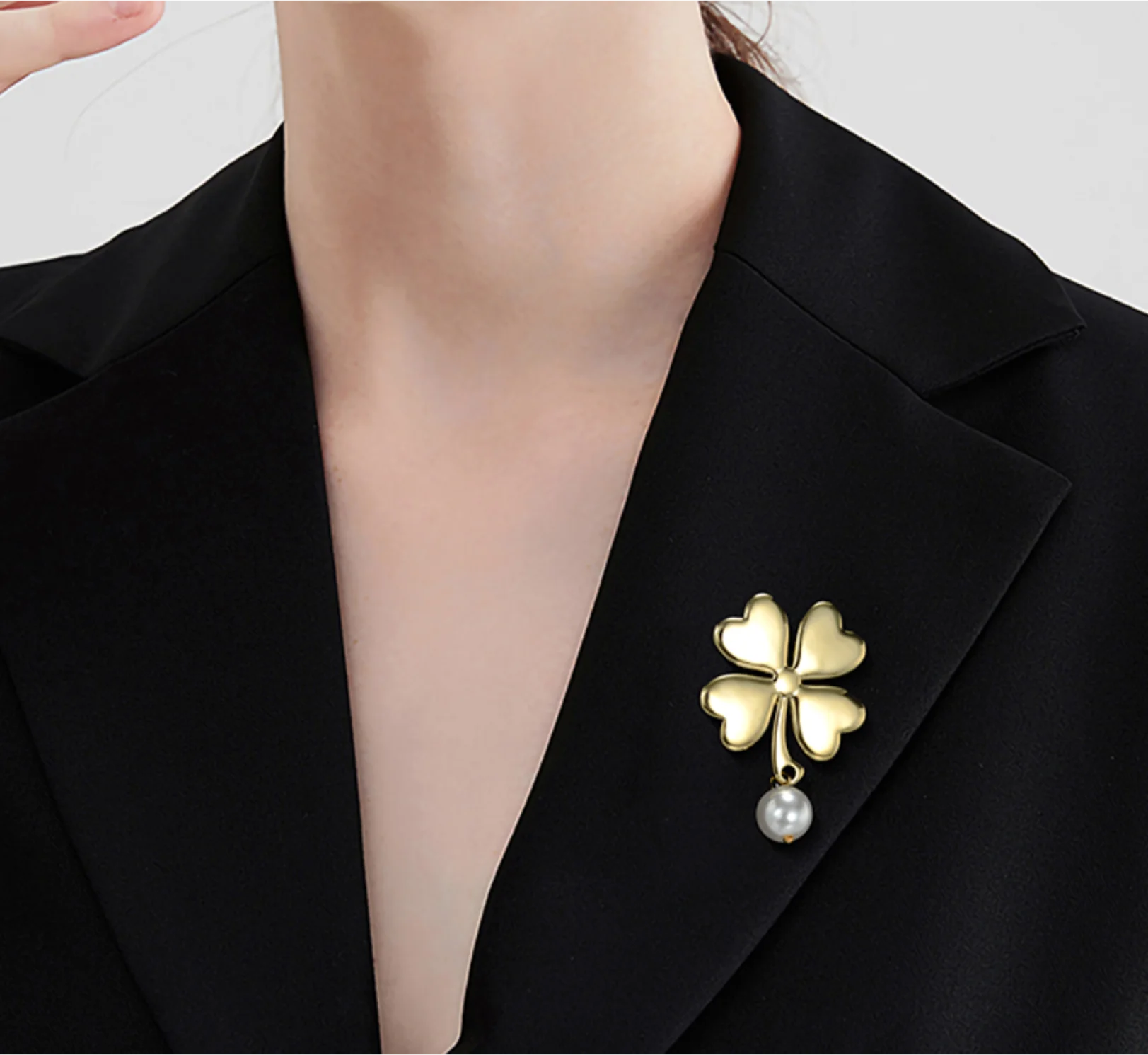 

2023new trend Metal lucky grass pin accessories pearl Lapel pins brooch fashion jewelry for women