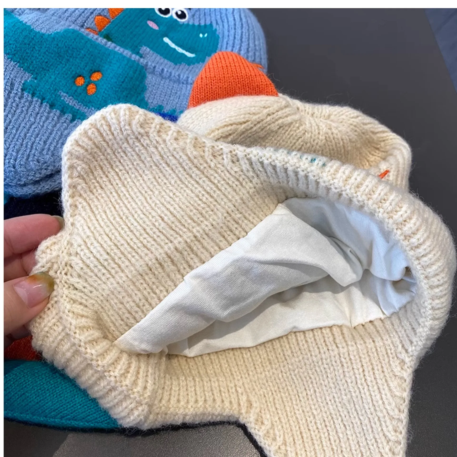 Cappello Invernale Zsedrut Per Bambino Con Pompon - Dinosauro Grigio, Fodera In Pile - Taglie Da 8 Mesi A 8 Anni - 2