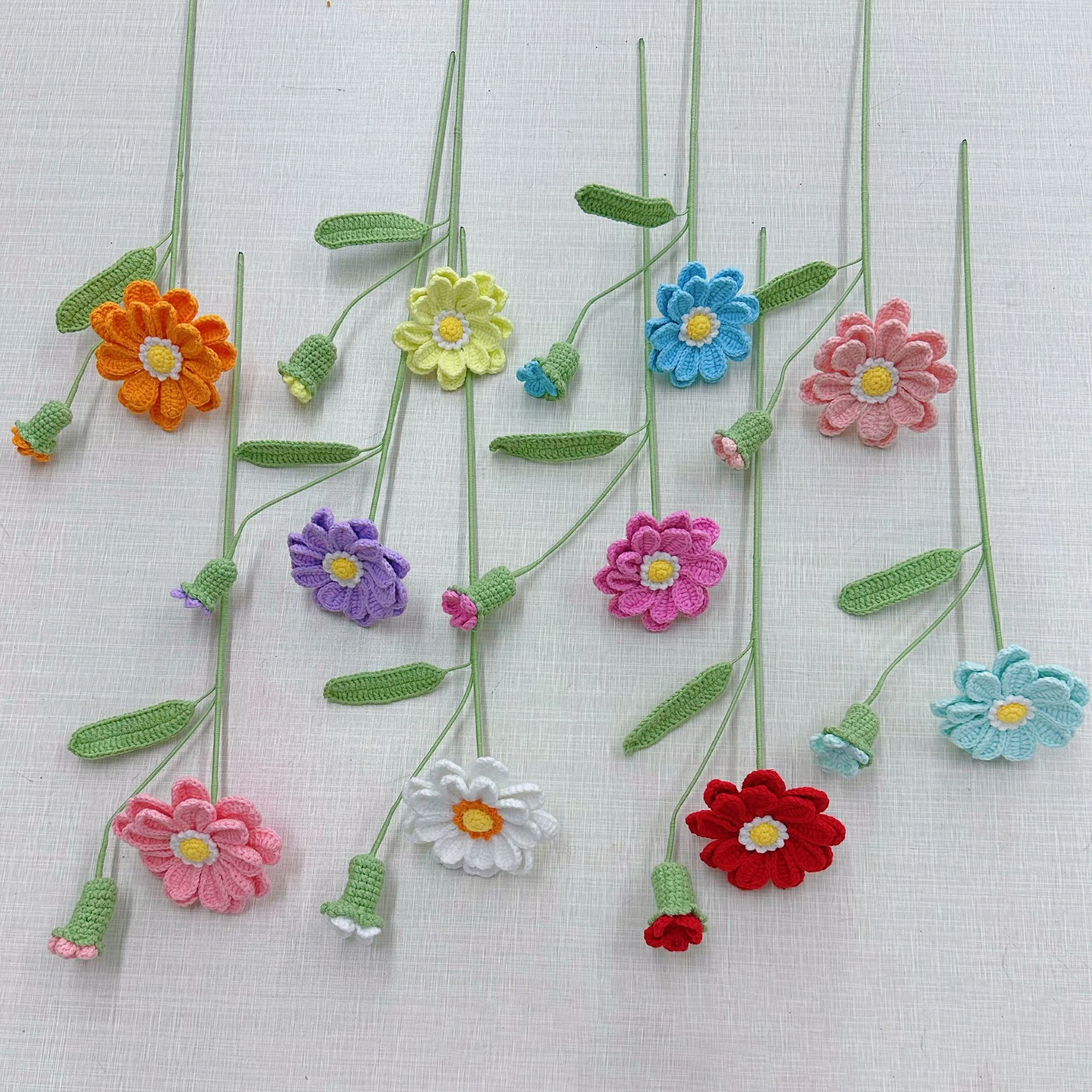 Gehäkelter Chrysanthemen-Strauß Liebliche Gestrickte Blumen Handgewebte Blumenzweige Kreative Künstliche Pflanze Raumdekoration Geschenk