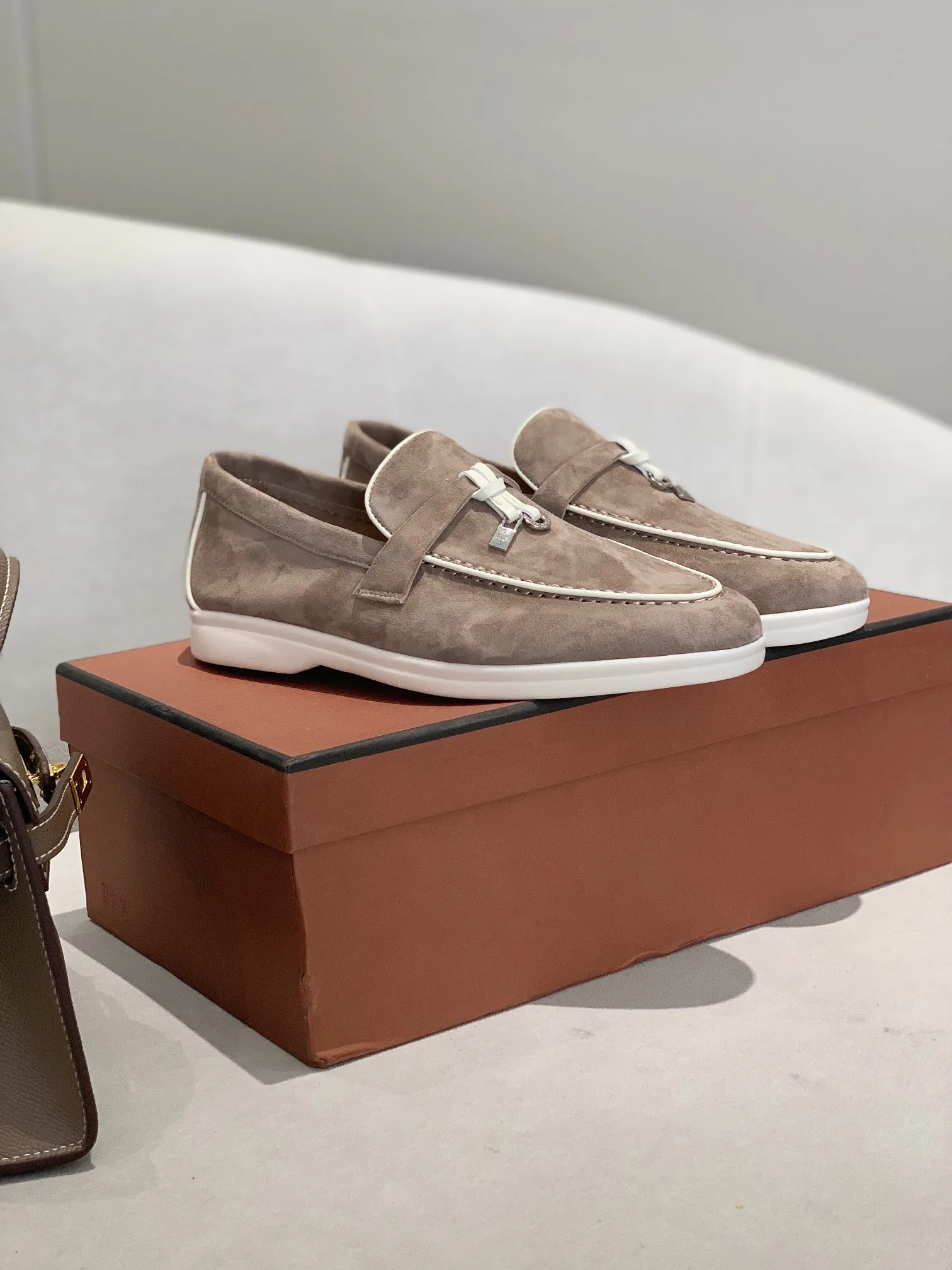 Comfort Walking Women Shoes High-Quality Suede New Casual Flat Shoes Hot Sale Winters Loafers  Men's Metal Lock Driving Shoes