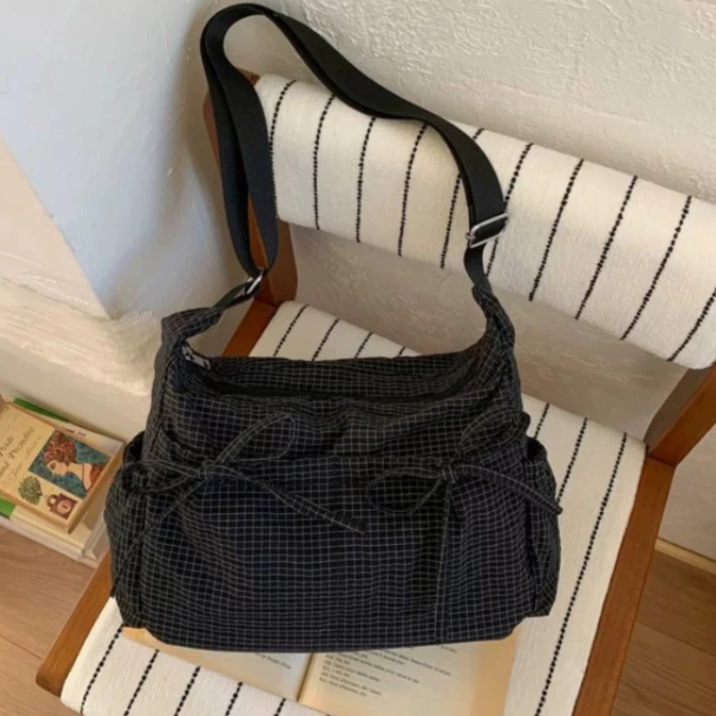 Borsa a Tracolla alla Moda in Nylon con Texture a Quadri, Casual e Versatile, Piccola e Unica, Borsa Hobo di Lusso di Marca Designer - immagine 2