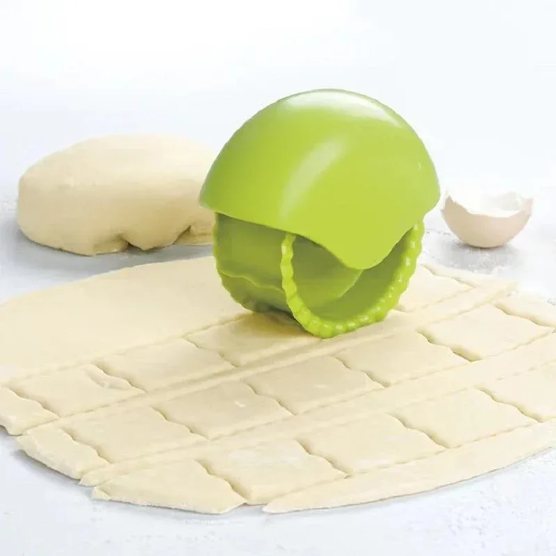 1Pcs Scroll Wheel Baking Pastry Tool For Little Squares Mini Pizzas Raviolis Breadsticks Tagliatelle Biscuit Mold Cutter