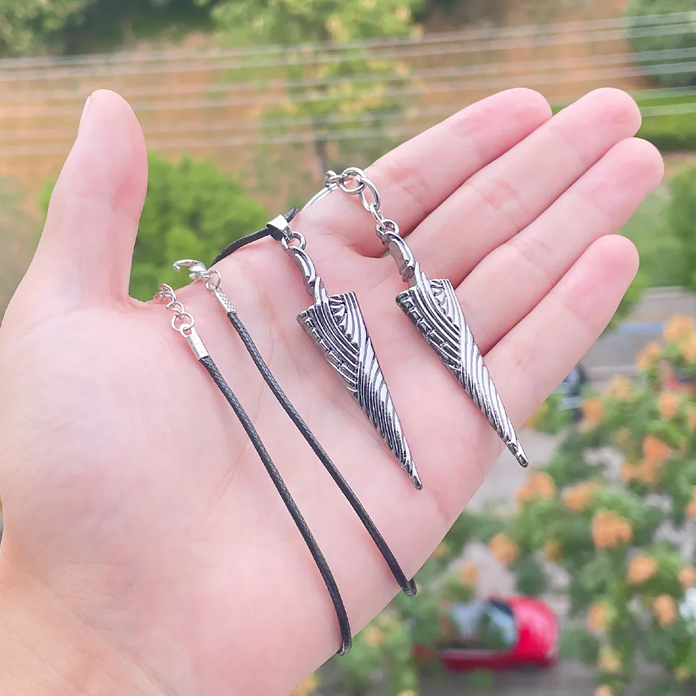 

Hollow Knight Keychain Necklace Cosplay Bone Nail Pendant Pale King Figure Unisex Fashion Jewelry Halloween Decoration Prop Gift