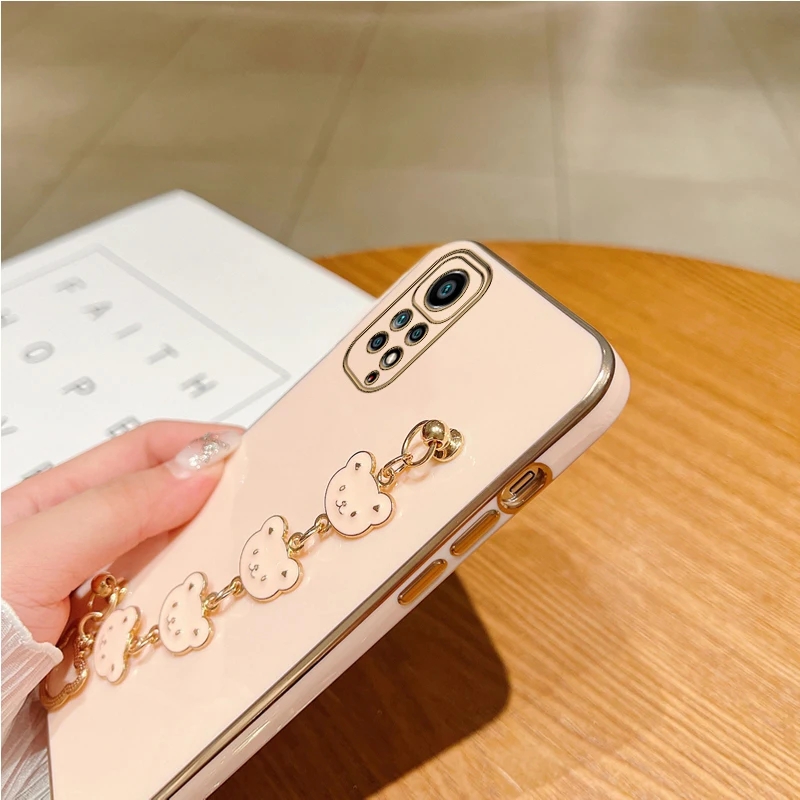 Coque de téléphone plaquée avec support de Bracelet ours, étui avec chaîne de poignet pour Xiaomi Note 11 8 12 10 Pro Max 8T 11s 7 Redmi 9 9A 9T 9C_voghion.com