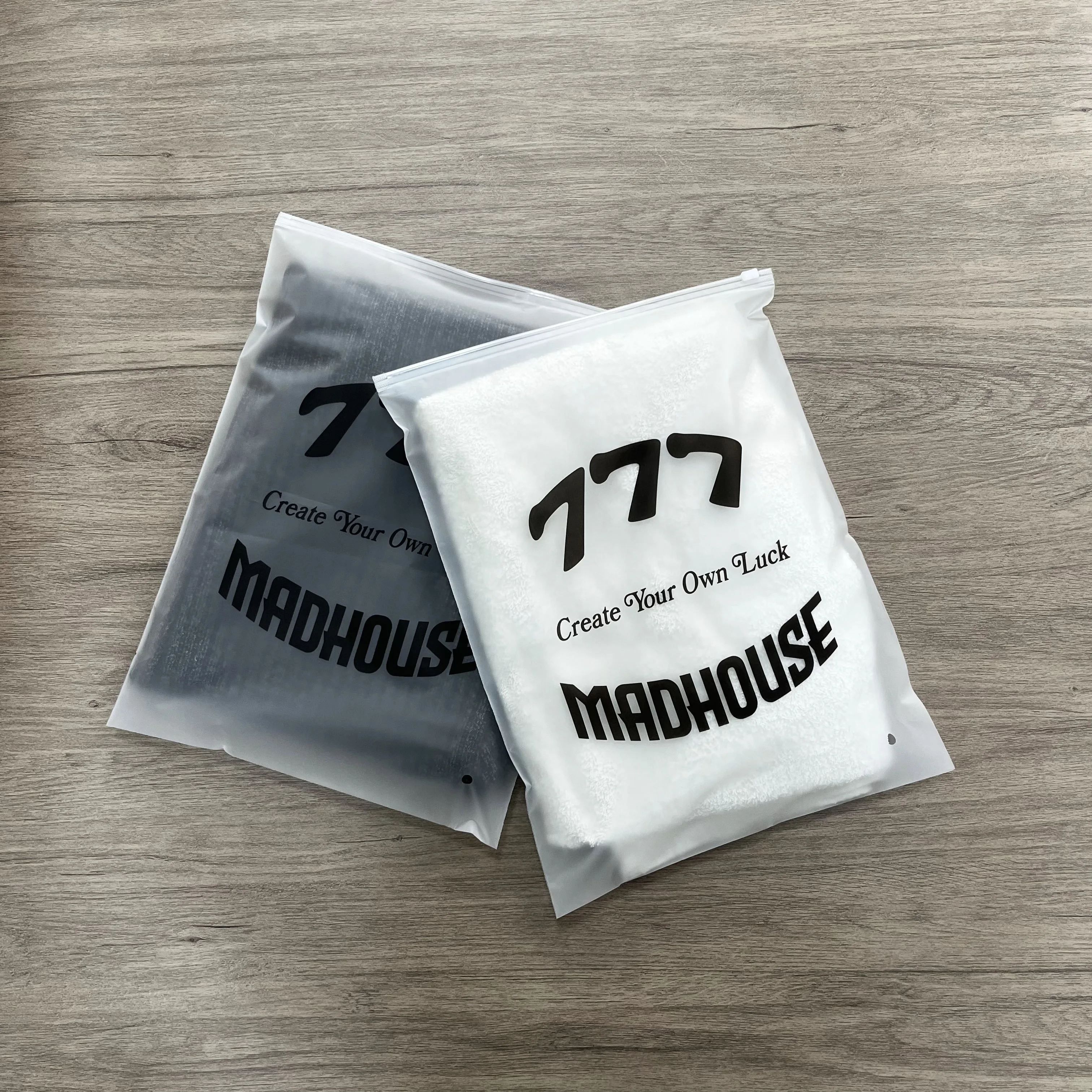 100pcs 도매 사용자 정의 인쇄 서리로 덥은 의류 eva 지퍼 잠금 지퍼 플라스틱 폴리 가방 티셔츠 포장에 대 한 로고