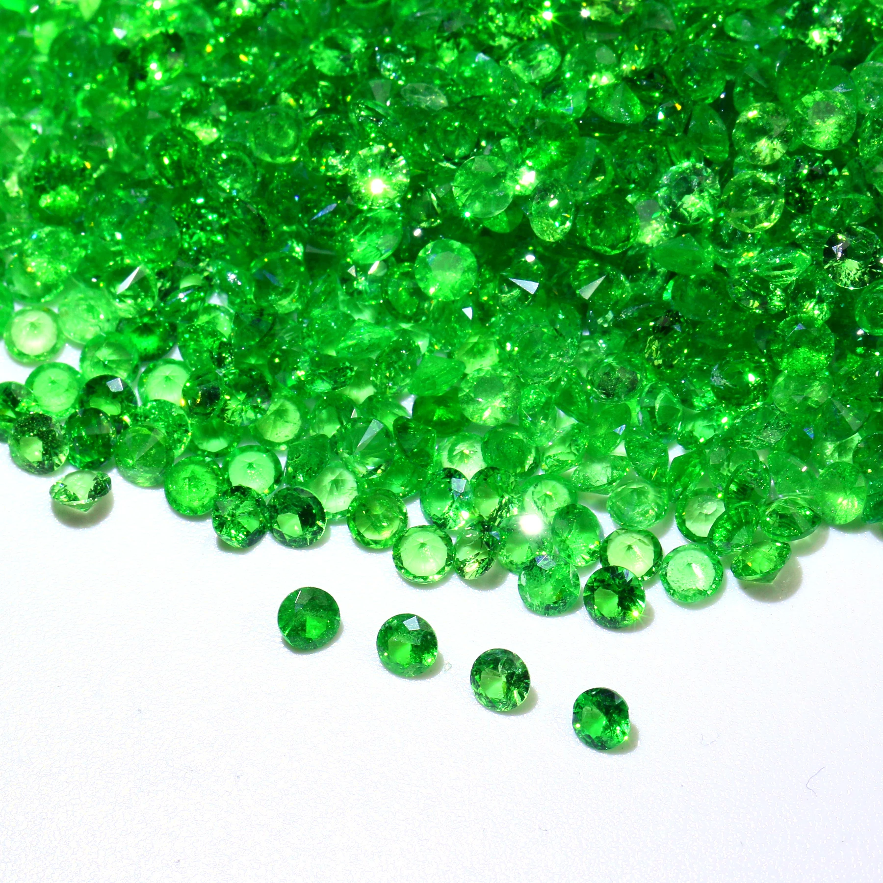 

Natural Loose Gemstones Green Garnet Round Cut 0.7-2.5mm Tsavorite