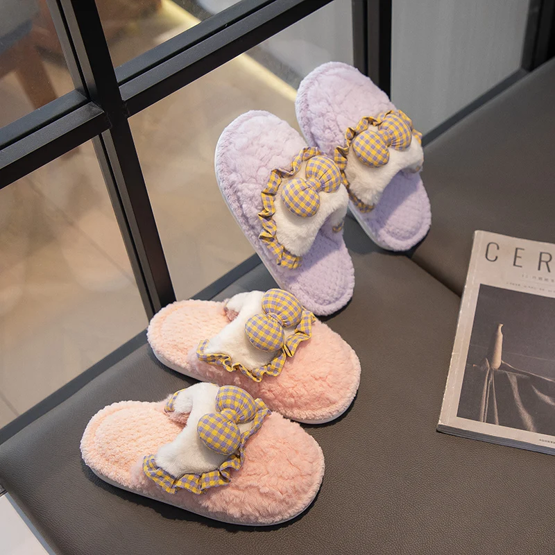 

Новинка 2023, зимние тапочки для девочек с кружевным сетчатым бантом, новая Универсальная мягкая обувь принцессы для мальчиков, обувь для родителей и детей, плюшевая обувь