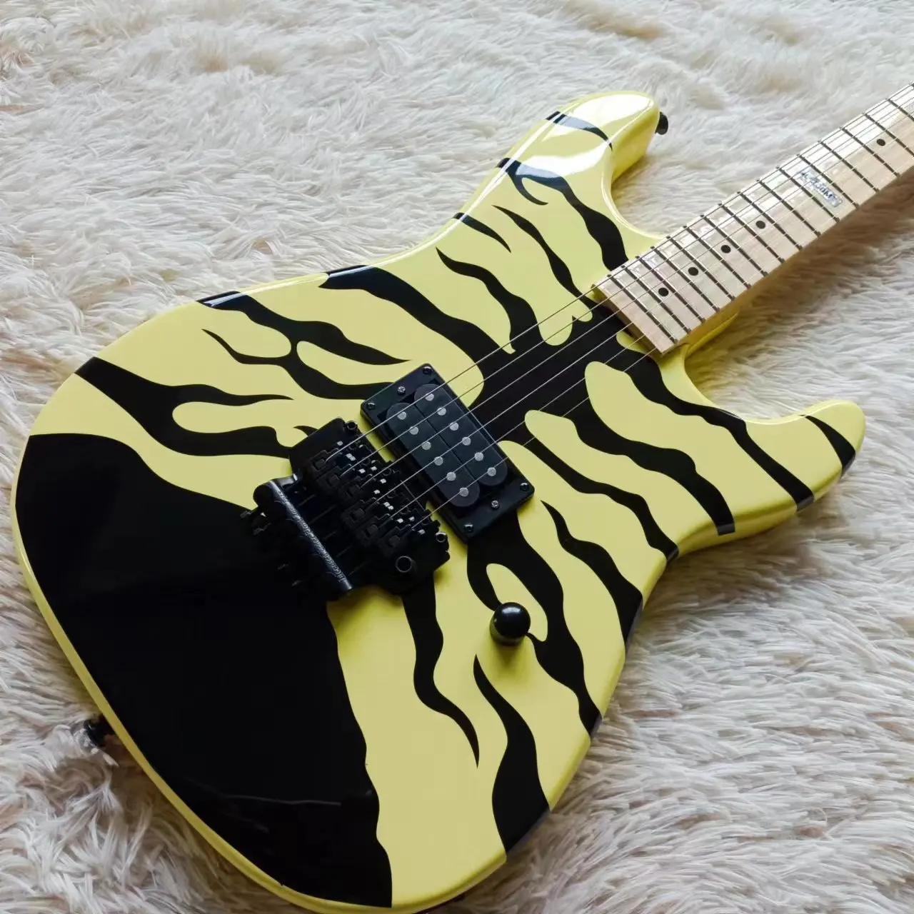 

6-string guitar factory direct sales of high-quality free delivery.