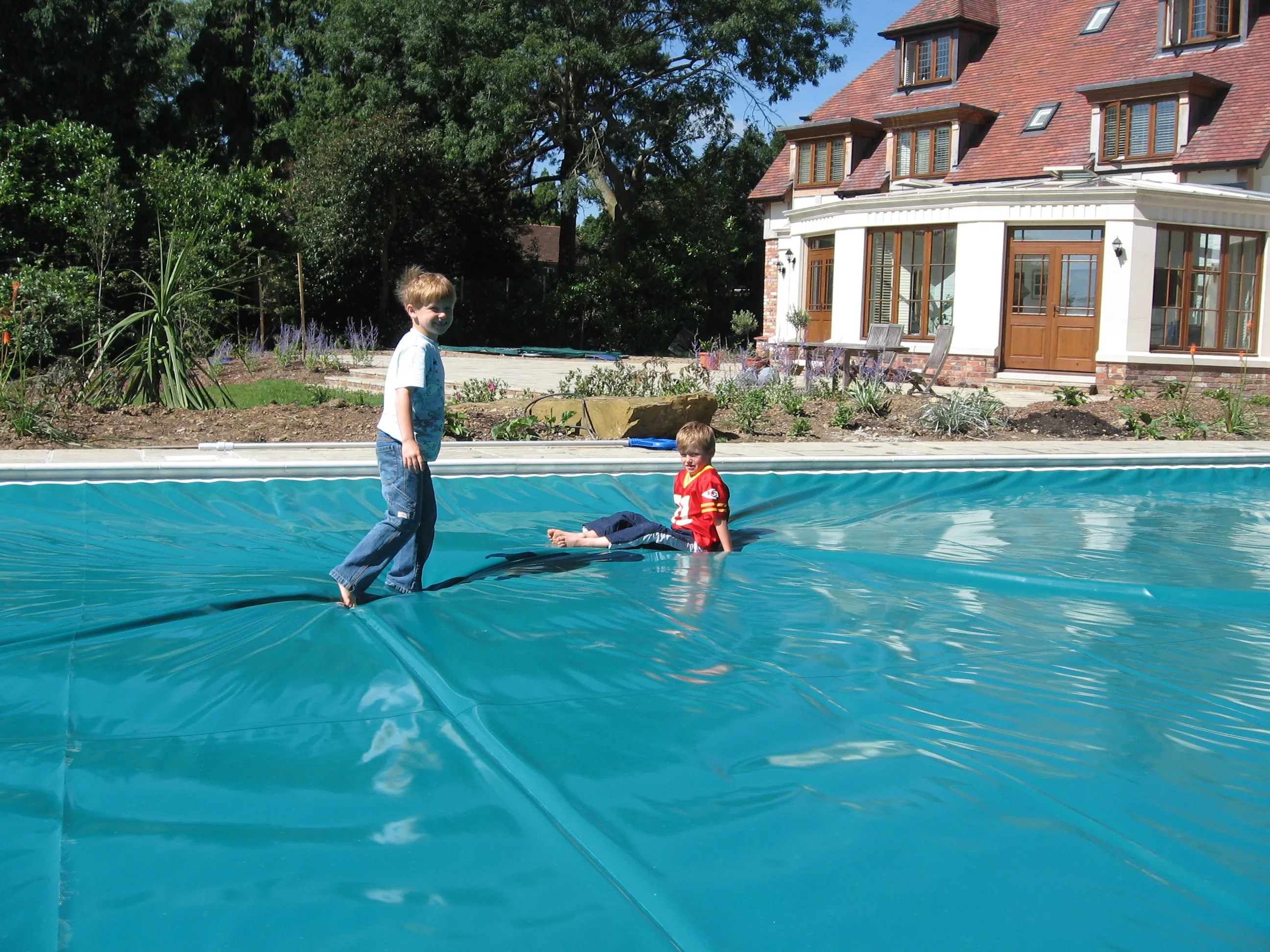 Couverture de piscine automatique, couverture de sécurité en PVC, courroie d'entraînement hydraulique, rail de guidage