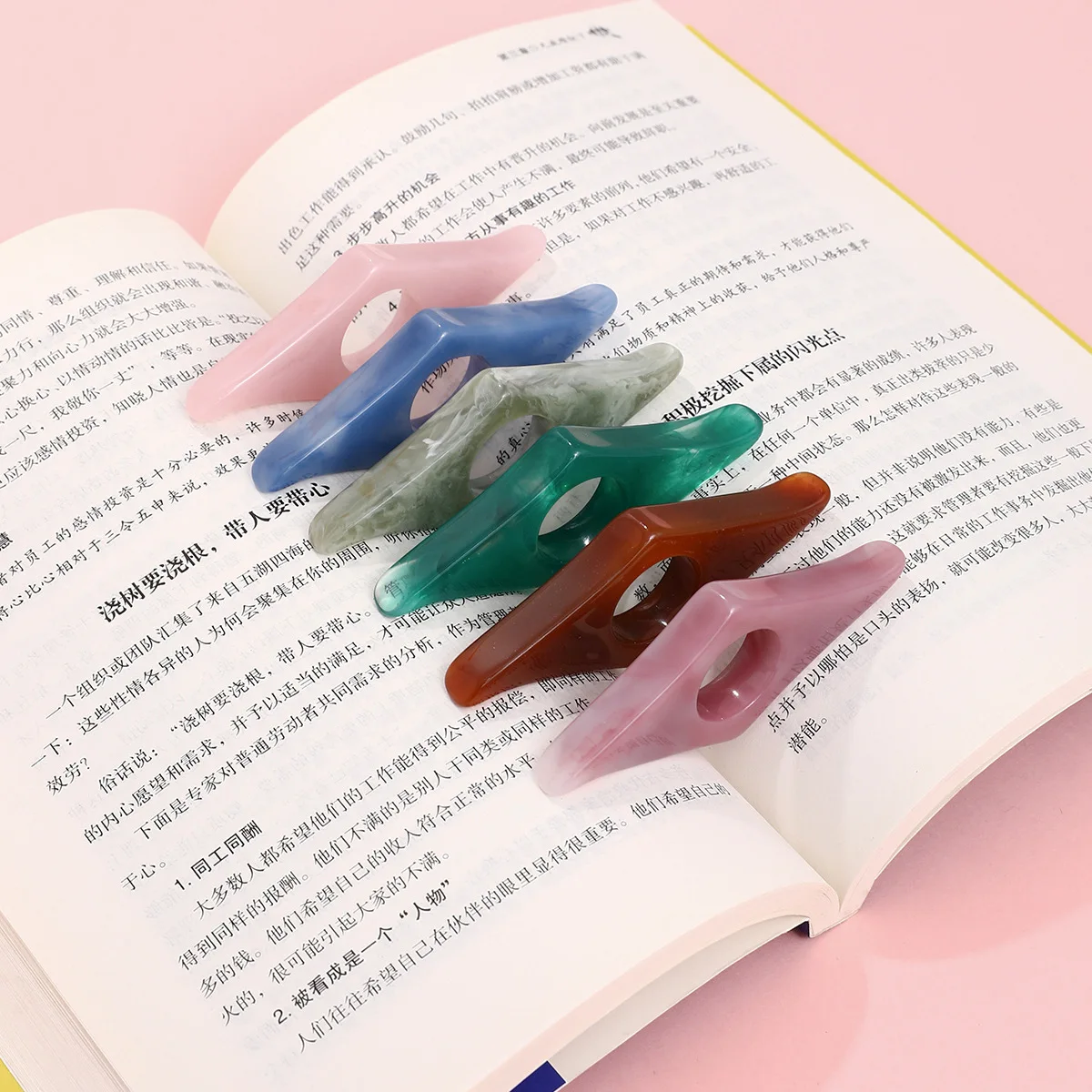 

Creative Book Page Holder Thumb Book Support School Reading Aid Student Book Accessories Spreader Convenient Bookmark Stationery