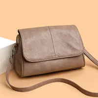 Sac à bandoulière rétro en cuir ciré à l'huile, avec sensation texturée et vintage, design à rabat simple et élégant et bandoulière réglable 3