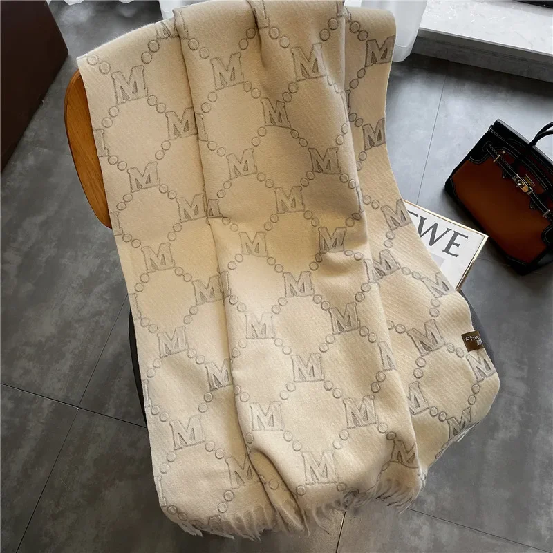 Рисунок 3 - Роскошный фирменный шарф