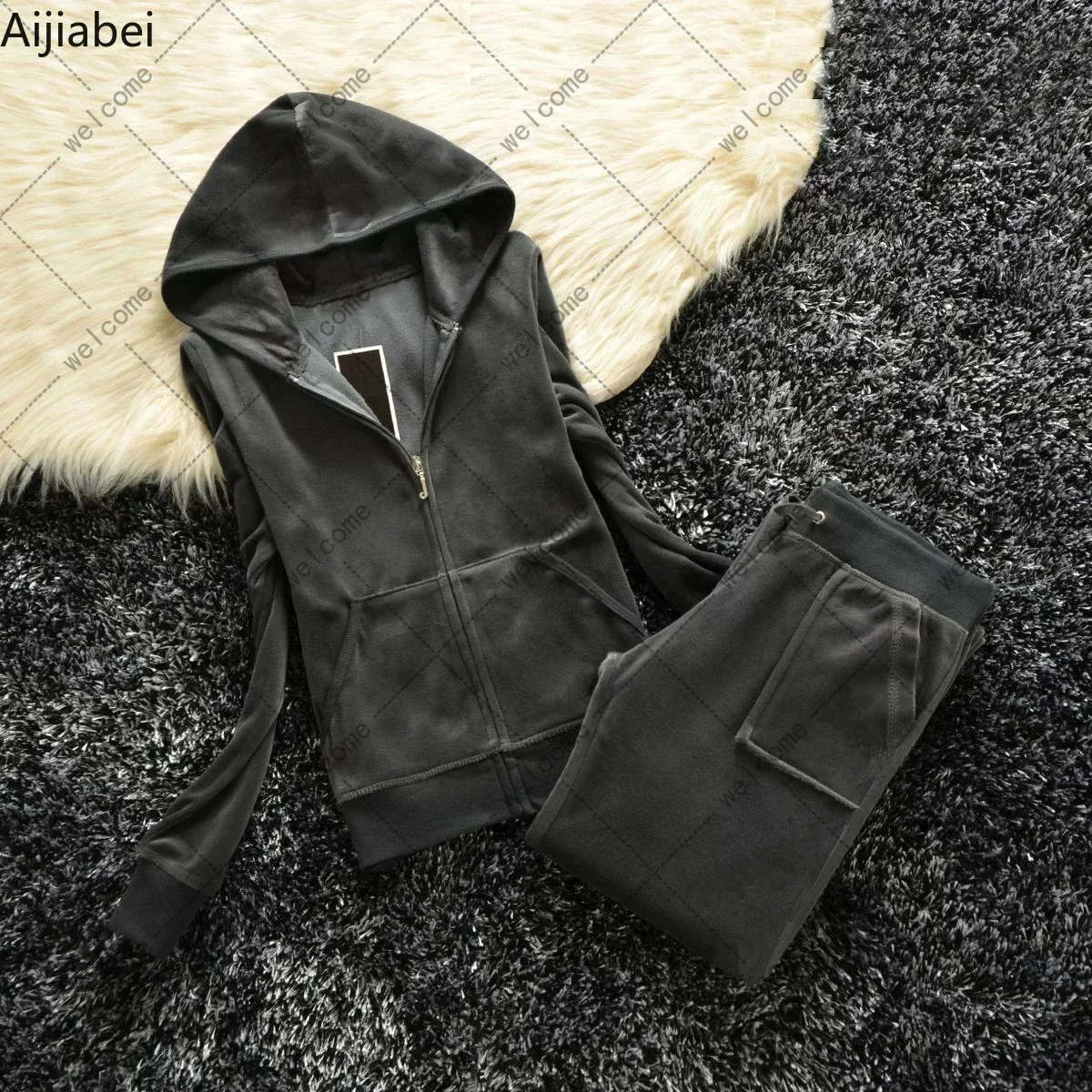 Y2K Velvet Tracksuit Two Piece Women's Tracksuit Hoodies Set With Pocket and Diamond Velour Tracksuit 3