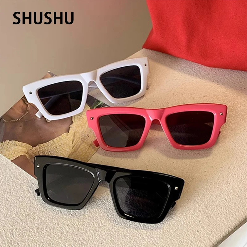 

FC108 Classic Rose Red Rectangular Sunglasses Men Famous Brand Designer Rivets Retro Women Sun Glasses Small Frame Gafas De Sol