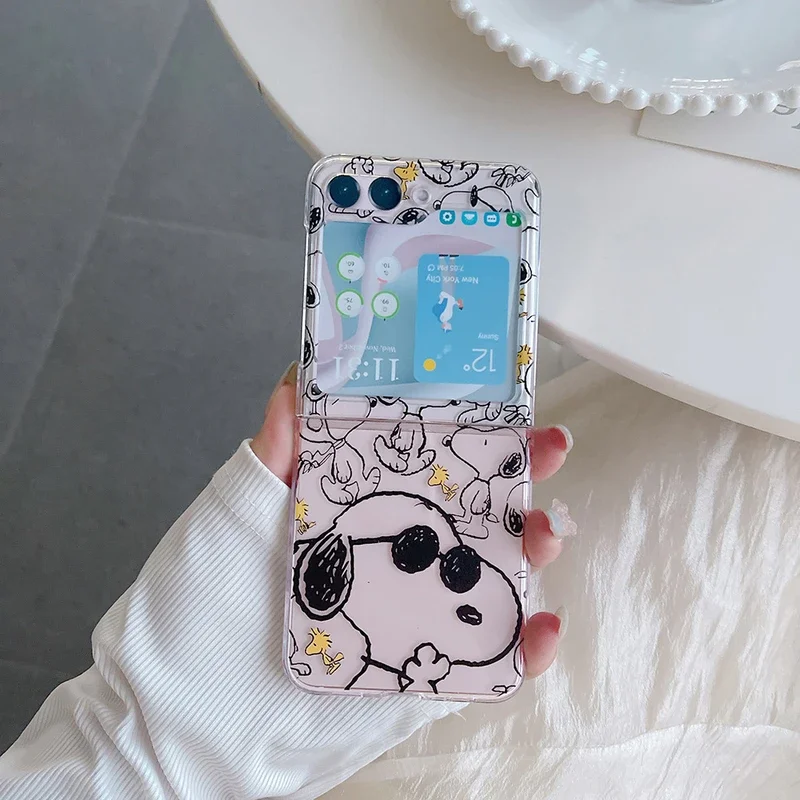 thumbnail image 1 of Bonita funda de teléfono transparente con dibujos animados de Snoopy, Charlie Brown y Peanuts para Samsung Galaxy Z Flip 6 5, carcasa trasera rígida de PC para Z Flip 3 4, 1 of 4