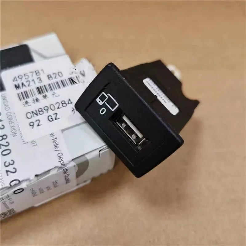 

Genuine USB Port Connecting Unit OEM 2138203200 Carplay For Mercedes Benz E CLS AMG GT A2138203200