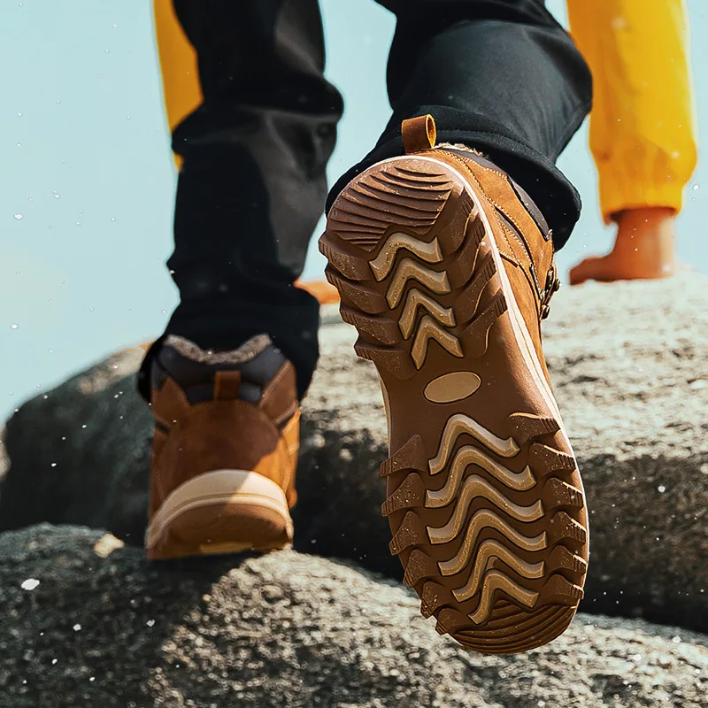 New Winter Warm Outdoors Sneakers Waterproof Men's Climbing shoes Men Combat Desert Casual Shoes Zapatos Hombre Big Size 39-48