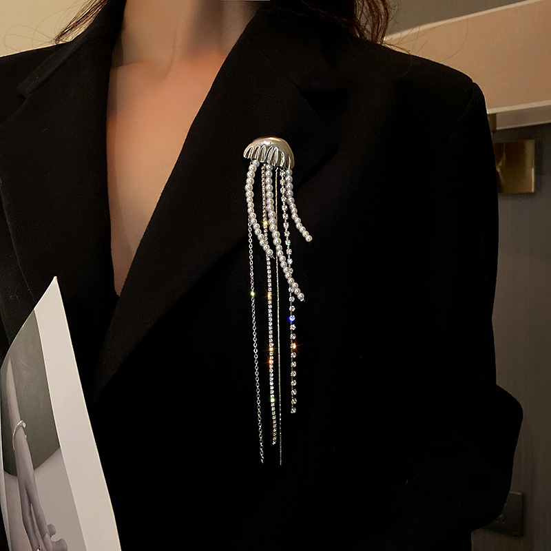 Korean Inlaid Rhinestone Pearl Tassel Jellyfish Brooch Fashion Exaggerated Pins Ins High-end Suit Jacket Accessories