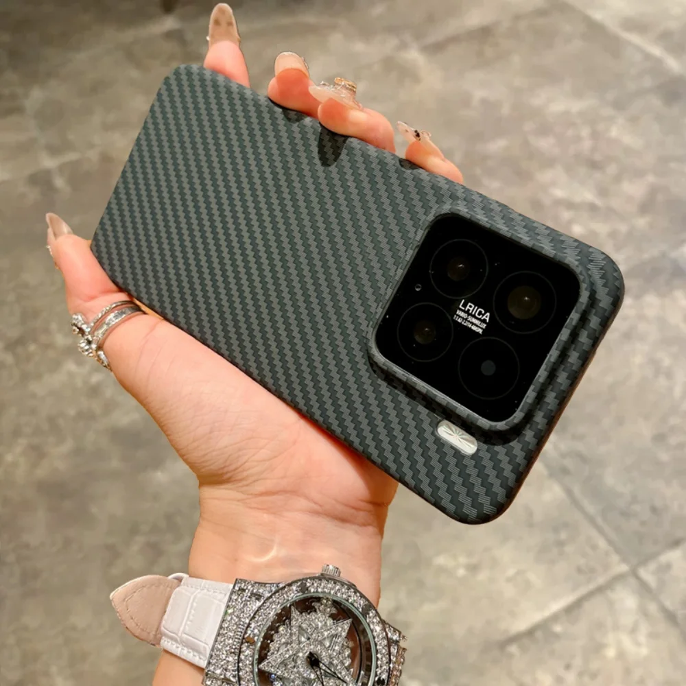 Sleek Carbon Fiber Magnetic Wireless Charging Case - Ultra-Thin & Shockproof