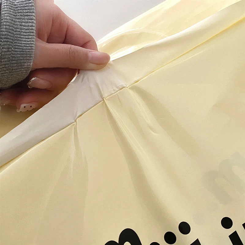 32x45cm Shipping Envelope Light Yellow Plastic Courier Bag Self Seal Adhesive Express Bags Clothes Packaging Supplies 100Pcs