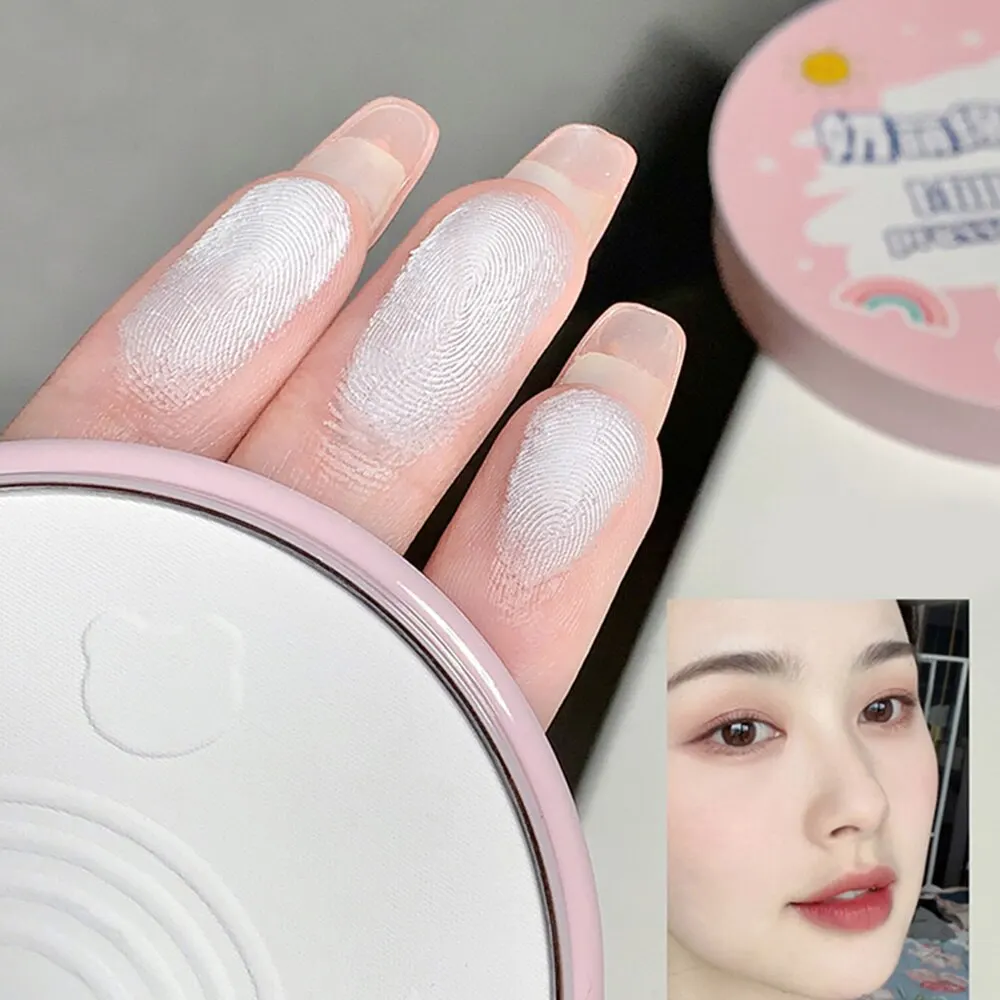 Pressed Powder Foundation for Soft Focus Effect