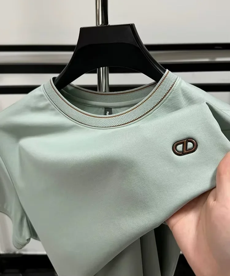 Modisches Marken-T-Shirt mit Prägung für Herren, kurzärmelig, Sommer, leicht, atmungsaktiv, neu, hochwertig, koreanischer Stil, lässiges Rundhals-Oberteil – Detail 6