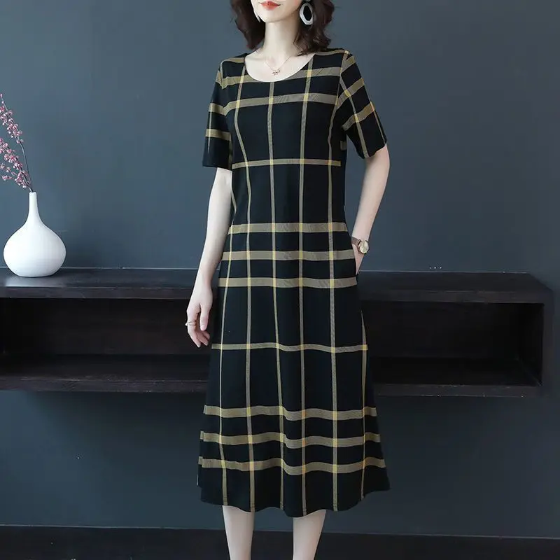 

Vintage Oversized Women Plaid Dress Spring Summer Short Sleeve Pullover Casual Midi Dresses Female Big Size Fashion Loose Robe