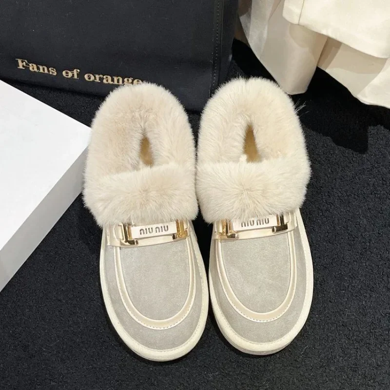 

Женские зимние ботинки на толстой подошве, с металлической пряжкой