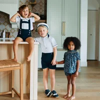 Collection Boutique Eden AS 2026SS : Robes et Jupes Fleuries Smockées pour Filles, Chemises Blanches et Shorts Bleu Marine pour Garçons 2