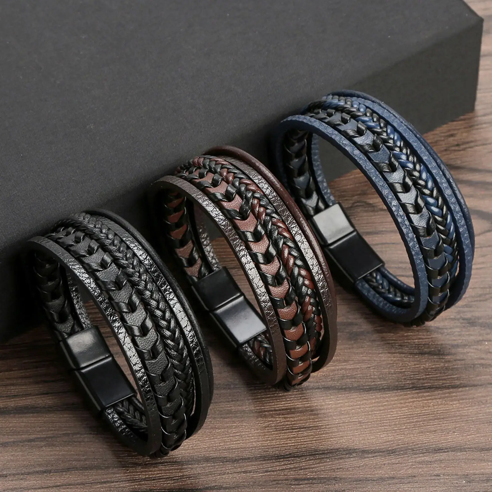 Estilo Masculino: Pulseiras de Couro Multicamadas e Liga