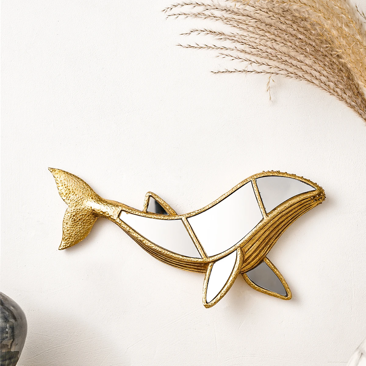 1PC, resin whale ornament, special design of mirror inlay on the surface, suitable for home wall decoration, shooting props