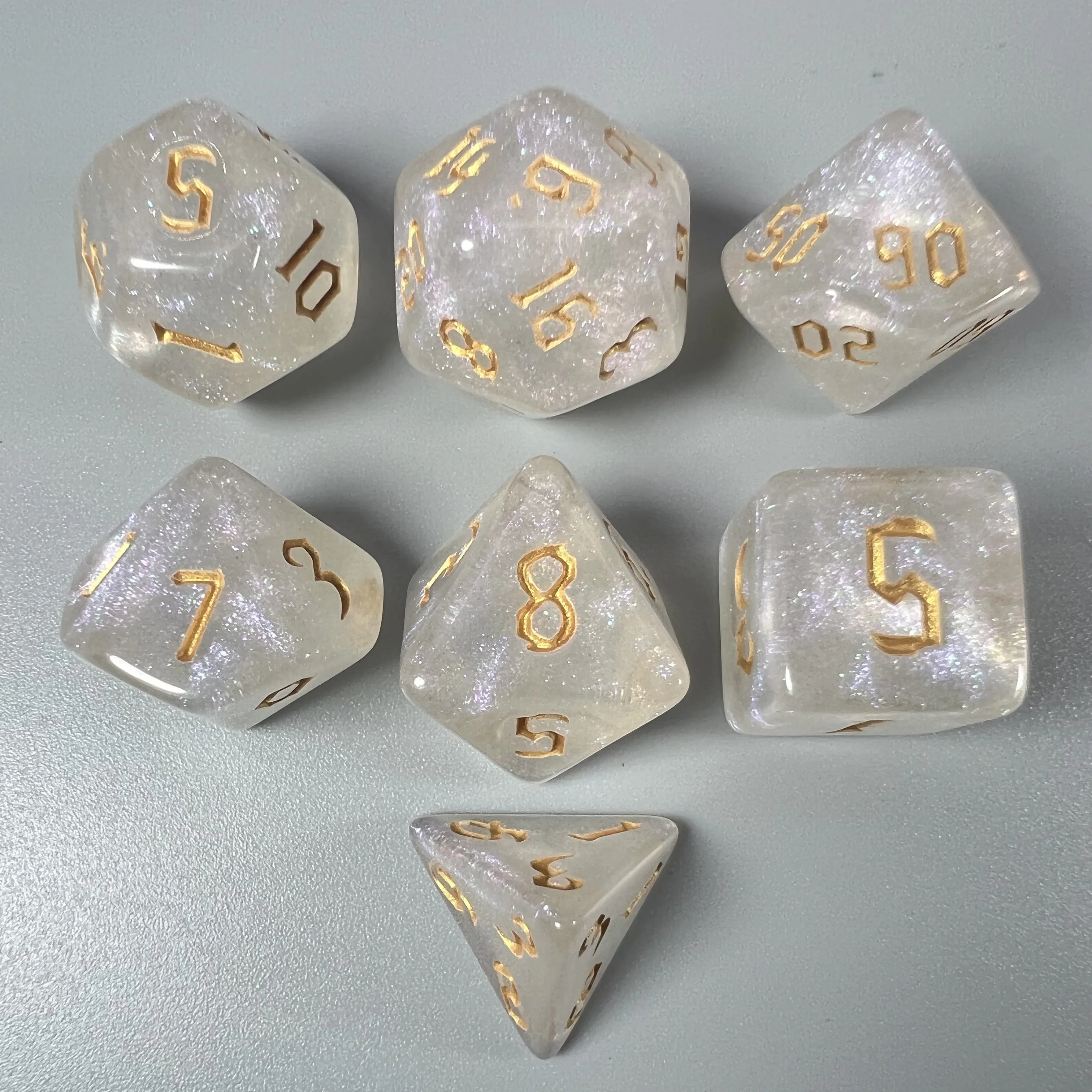 DND Würfel RPG Würfel Acrylwürfel Mehrfarbig Sternenlicht-Effekt 7er Würfelset Retro-Schriftstil für Brettspiele DND RPG Zubehör – Detail 14