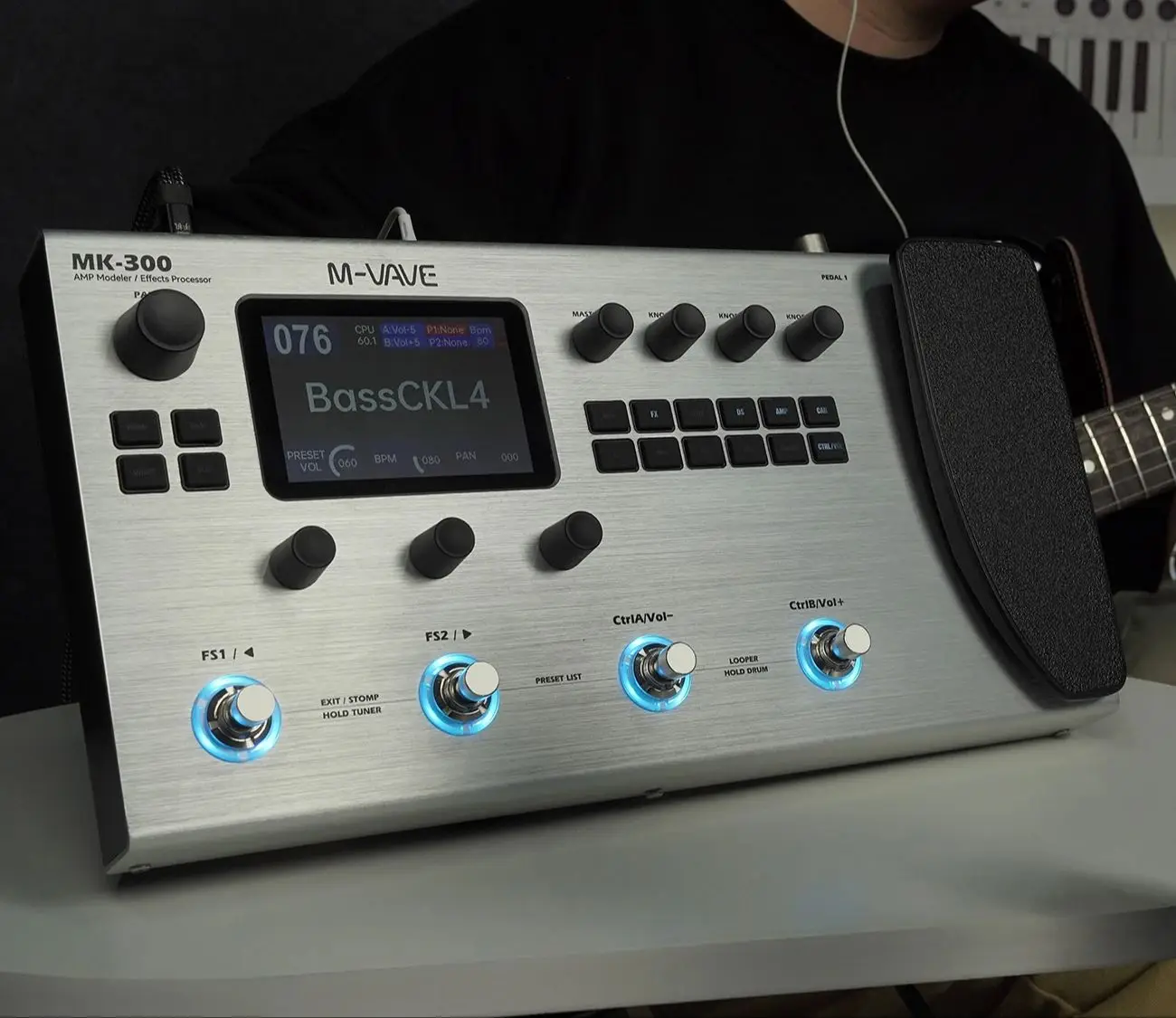M-VAVE MK300 Electric Guitar with Multiple Effects Pedals