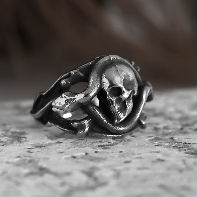 CLASSICAL NOBLE CROWN SKULL RING