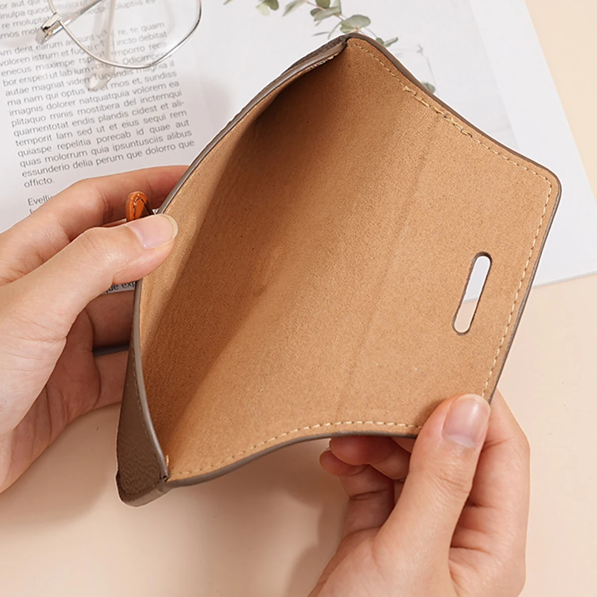 Elegant Women’s Leather Glasses Case - Fashionable Soft Sunglasses Holder with Portable Design
