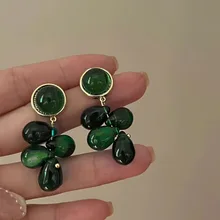 French Romantic Green Grape Glazed Earrings Retro Vintage Style Light Luxury Green Beads Clip on Earrings Without Hole for Women 