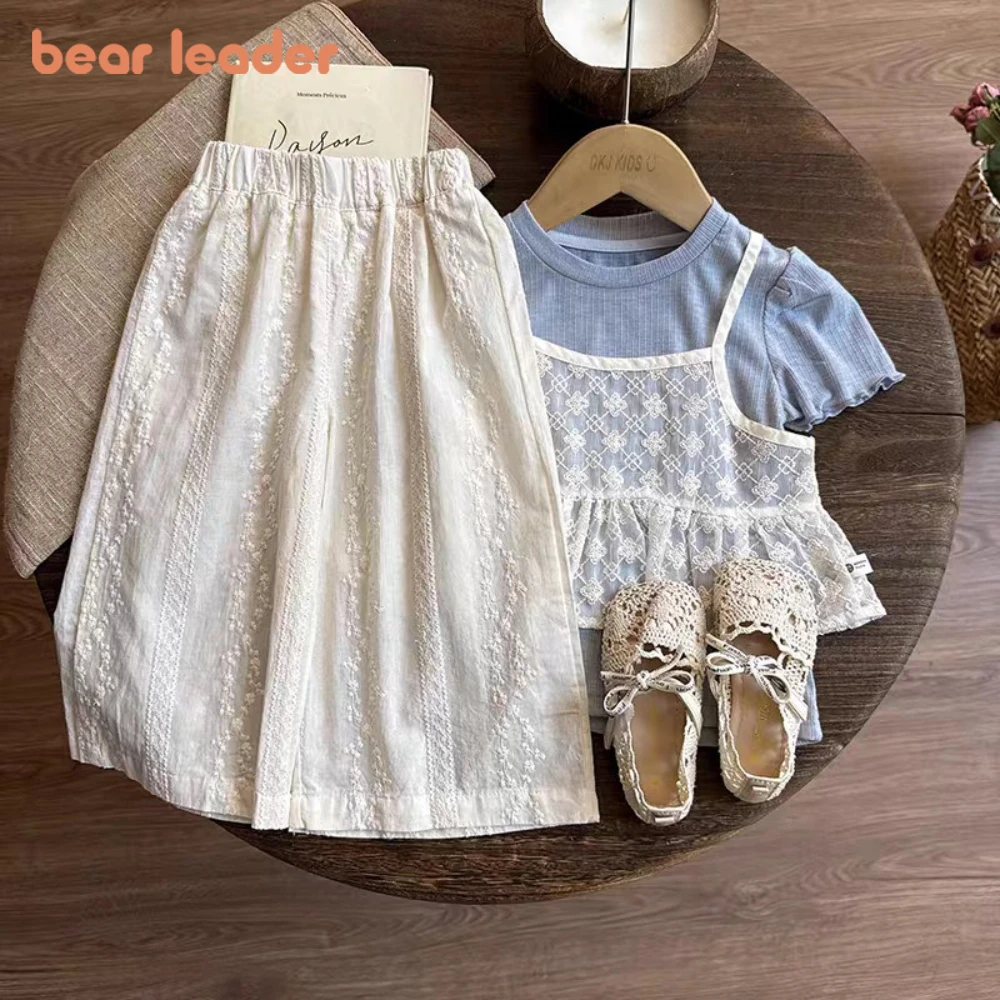 Bear Leader Sommer Neue Kinderkleidung für Mädchen, süßes und niedliches Spitzen-Camisole-Oberteil mit kurzem Ärmel und Hose, zweiteiliges Set für Kinder