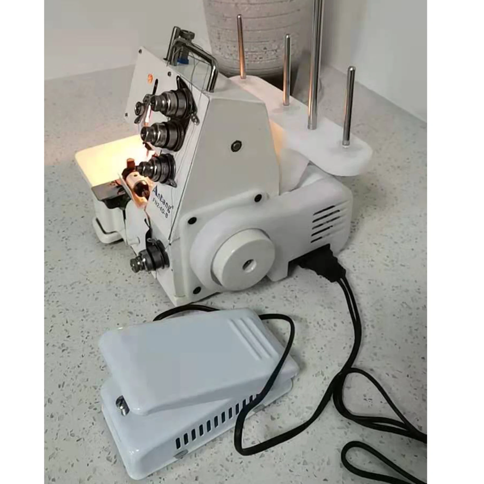 Professional Serger Bag Lock Sewing Machine With 4-line Foot Controller For Sewing Undershirt 6