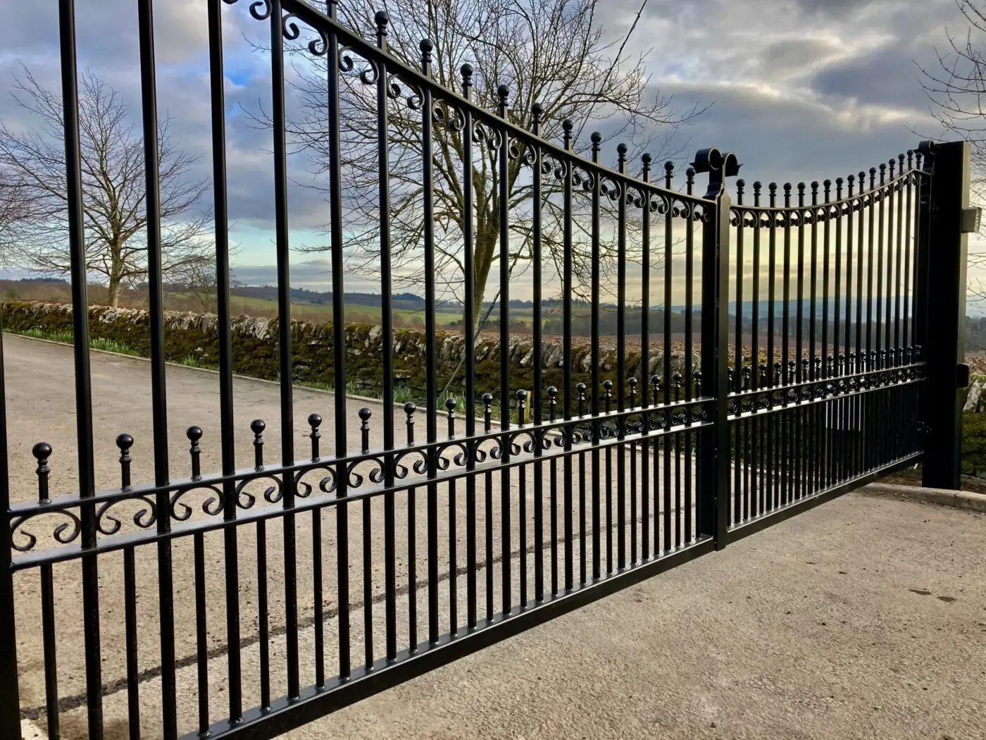 Best Welcome Fashion Small Iron Gate Iron Pipe Gate Design Wrought Iron Gate 2