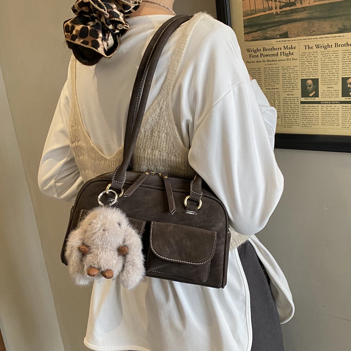 Korean Niche Handbag Pillow Bag for Women 2025, Very Stylish New Model with Multiple Pockets, Commuter Shoulder Bag, Underarm Boston Bag for Shopping and Park Visits