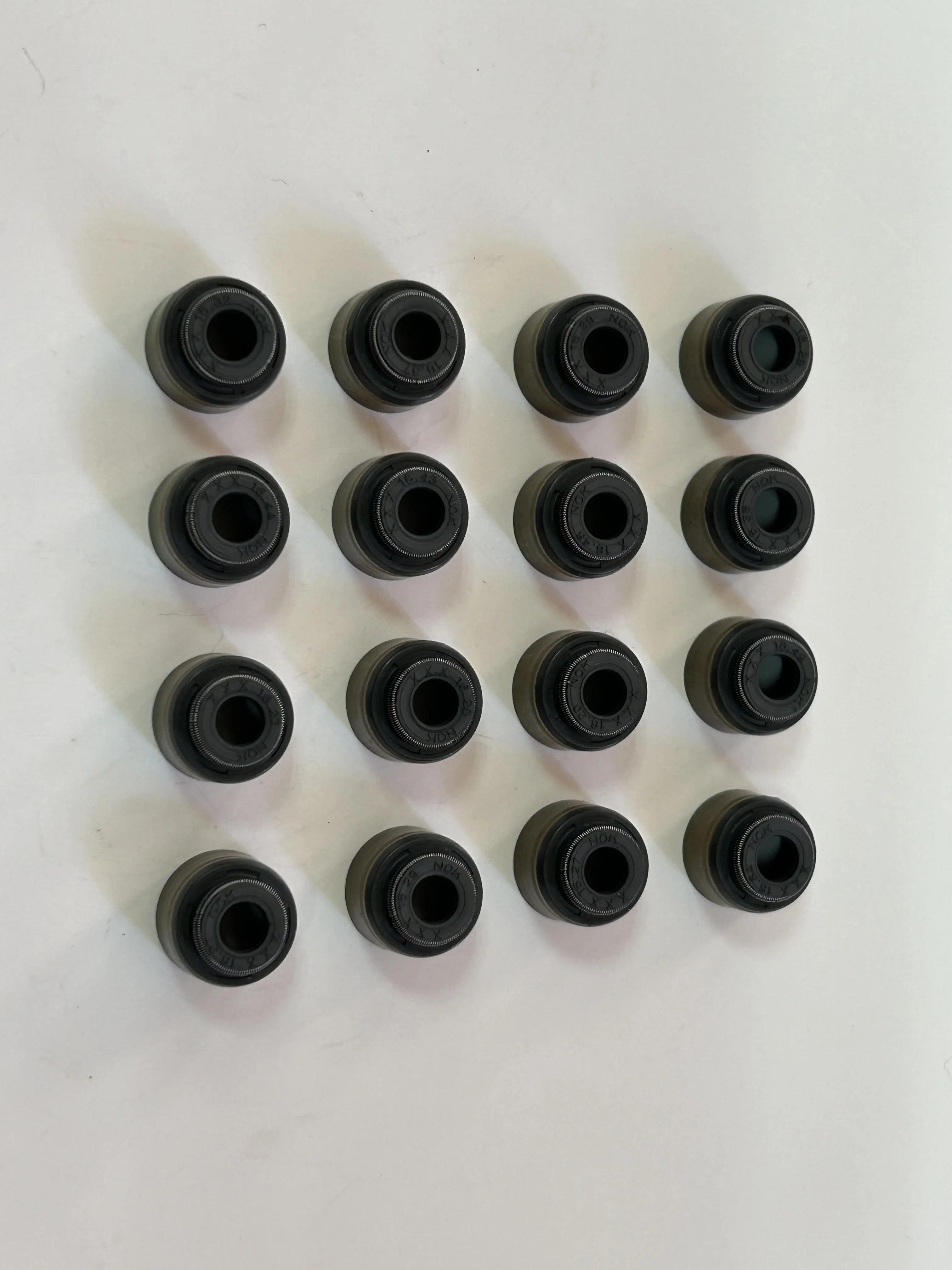 16PCS MD184303 MD307342 0928906003 SMD184303 Valve seal kit FKM  