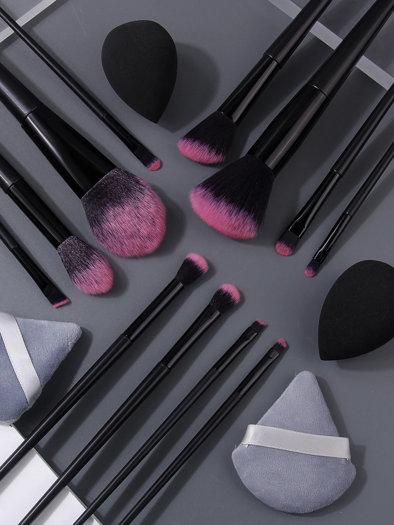 Luxurious 16-Piece Makeup Brush Collection - Soft Fluffy Brushes