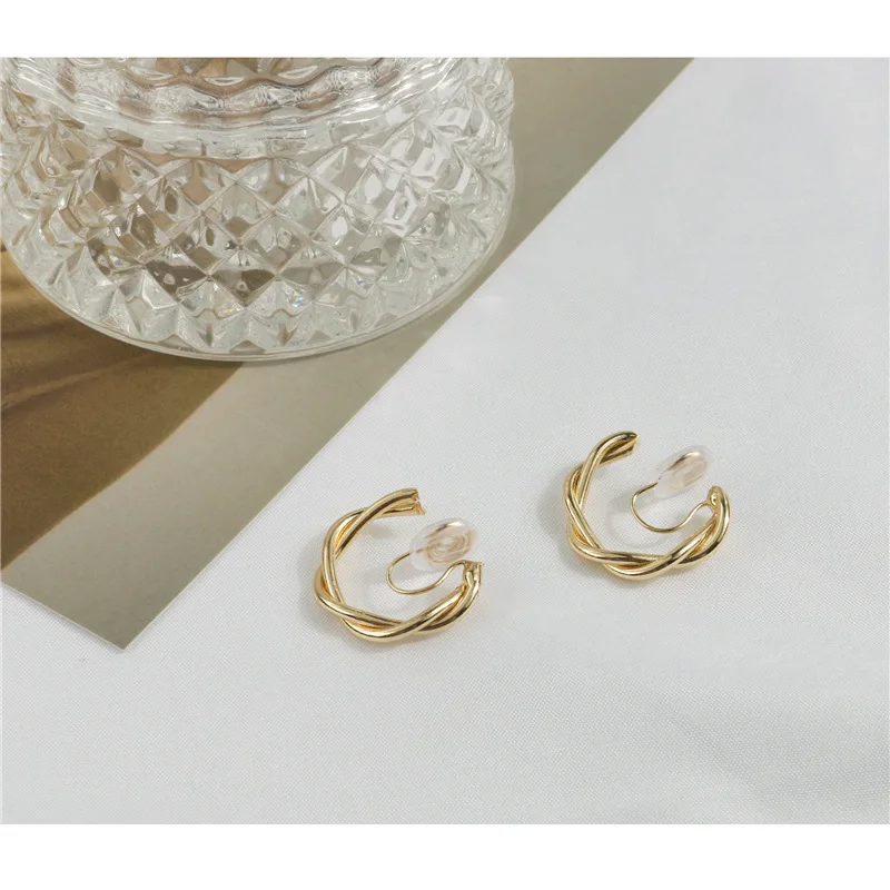Fashion Geometric Round Hoop Clip on Earrings for Women Non Pierced Round Ear Clips Punk Vintage Jewelry ear clip earrings,clip earrings,ear clip,hoop earrings,ear accessories
