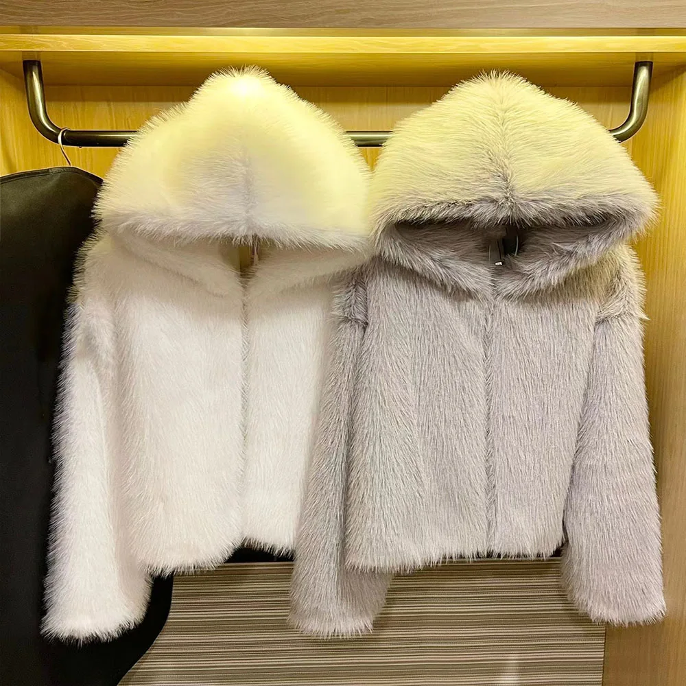 

2023 New Artificial Wool Hooded Warm and Fashionable Women's Plush Coat