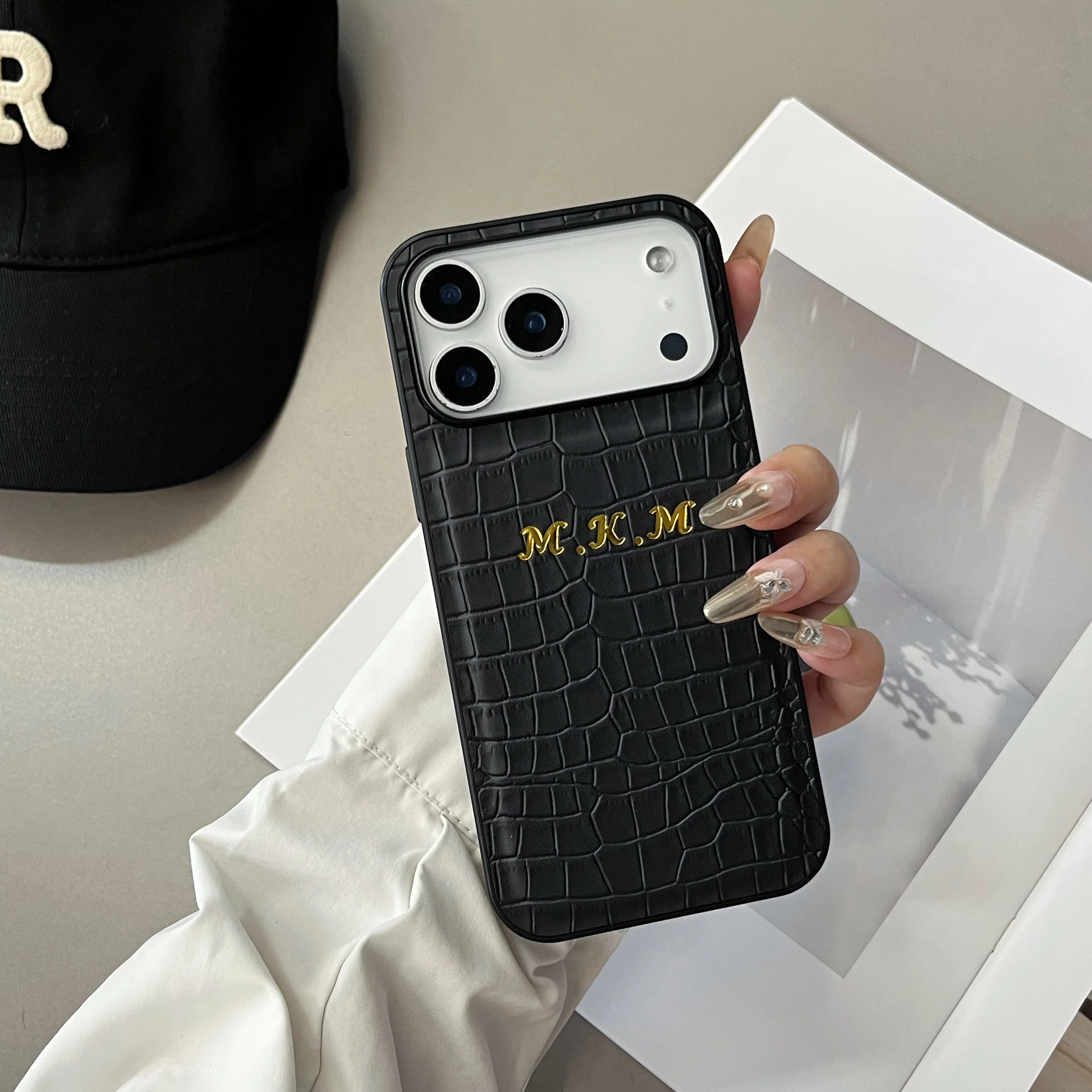 รูปสินค้า เคสหนังเทียมลายจระเข้สุดหรู คลาสสิก สำหรับ iPhone 17/16/15/14/13/12/11 Pro Max/17 Air พร้อมปั๊มฟอยล์ร้อน