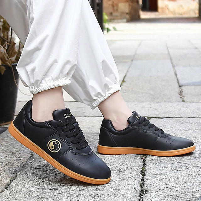 무술 수련자를 위한 편안하고 지지력 있는 남녀공용 무술 스니커즈