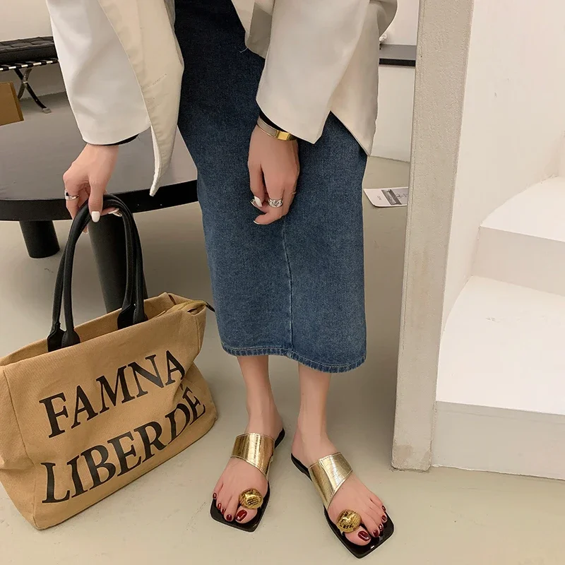 European and American flat bottom slippers for women's summer outing slippers new retro metal buckle niche holiday toe sandals
