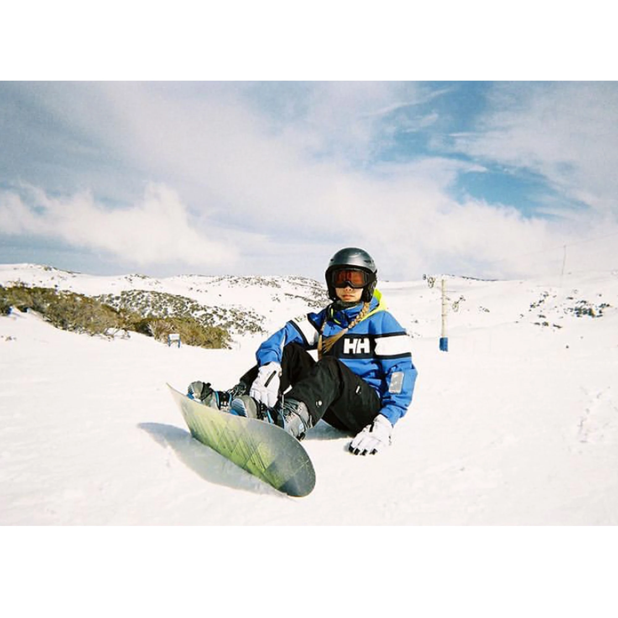 2024 New Single Use One Time Disposable Film Camera with Flash 27 Exposure Photos 31mm F11 30mm F9 ISO400 FYE Retro Camera