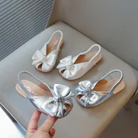 Sandales d'été pour filles, bout ouvert, bande élastique, argent, Beige, curseurs pour enfants, nœud papillon, gracieux, flexible, tendance, chaussures plates pour enfants, nouvelle collection 4