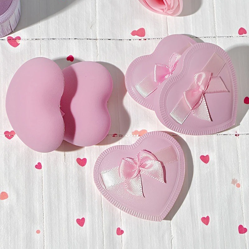 5 Stück Make-up-Puderquasten mit Herz-Schleife, die sich in trockenen und nassen Kombinationen verwendet werden kann. Zuckerwatte-Luftpolster-Puderquaste – Detail 4